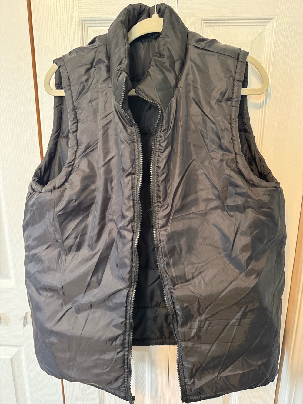 Men’s Lightweight Black Puffer Zip Up Vest Size Large No Brand Listed - Picture 8 of 11